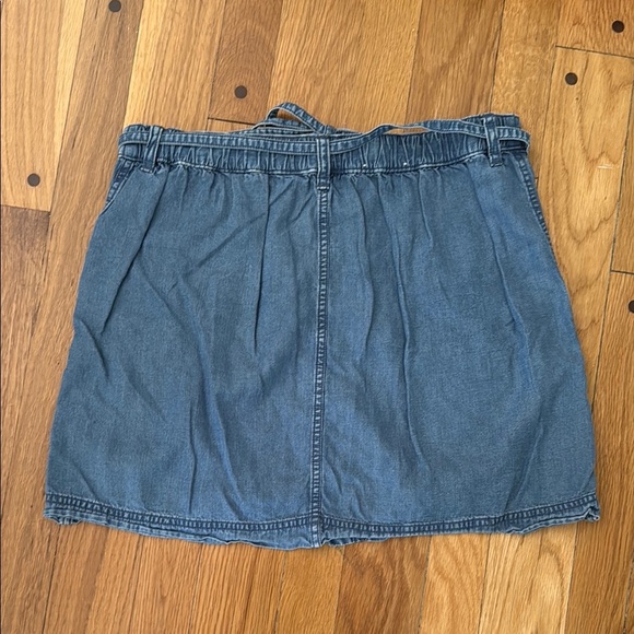 GAP Lyocell Blue Denim Skirt Women's M Button Front Style - Picture 4 of 5